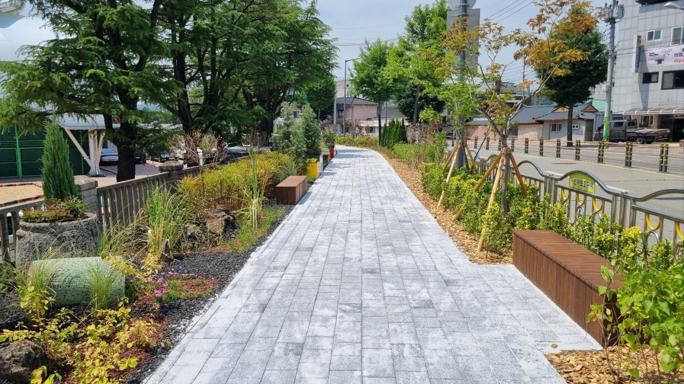 0731 안동시, 서부초 주변 ‘자녀안심그린숲’ 조성 완료 (1).jpg