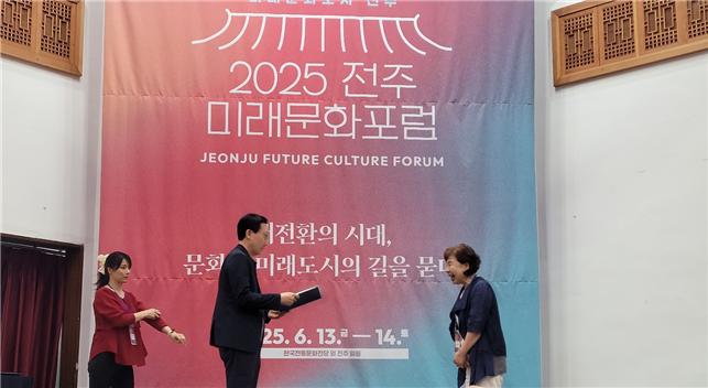 한국문화산업전문대학원 박사과정 윤영숙.jpg