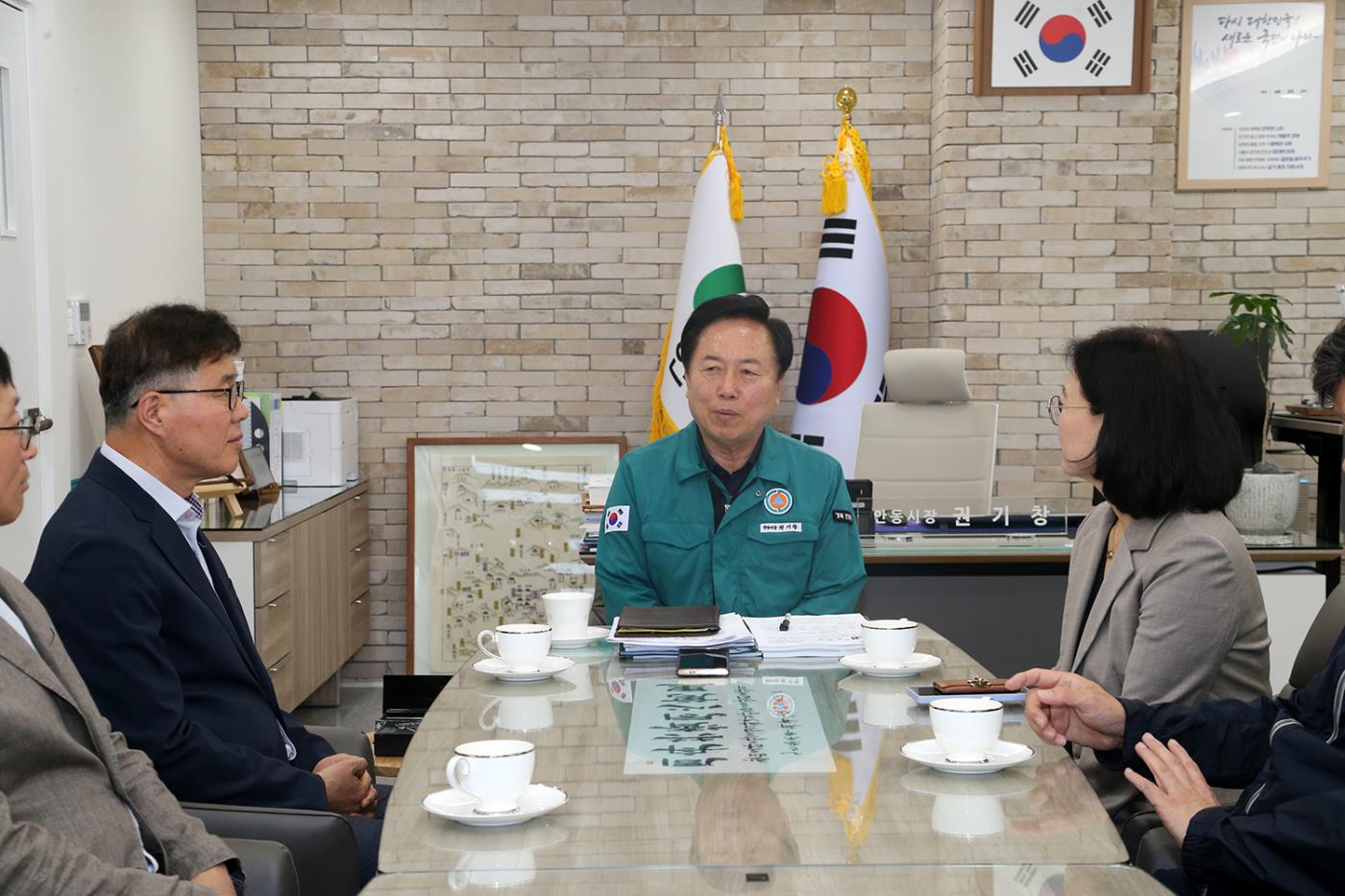 0518 서울특별시 동작구청, 안동시 산불피해 성금 전달 (2).JPG