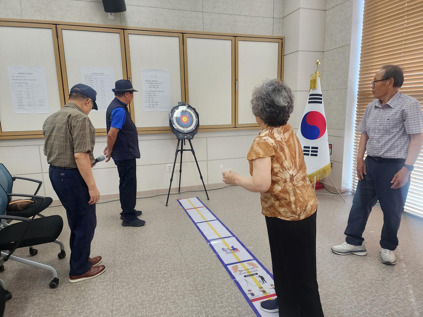 0801 건강과 화합의 축제, 명륜동 어르신 한궁대회 개최 (2).jpg