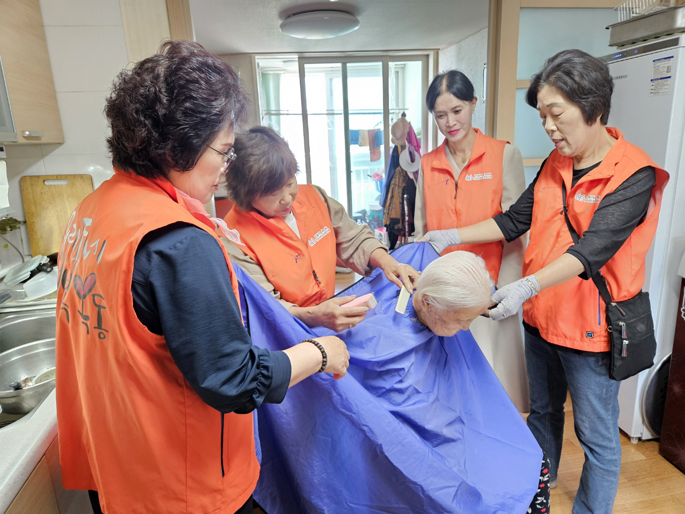 0612 옥동 지역사회보장협의체 ‘사랑의 꾸밈Day’ 실시 (3).jpg