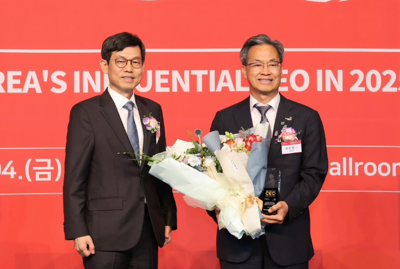 1-2 사진(오도창 군수, 한국의 영향력 있는 CEO선정).jpg