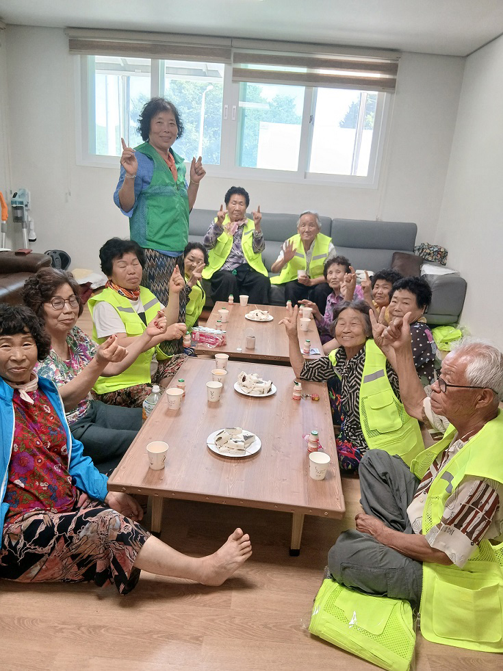 0731 도산면 새마을부녀회, ‘건강한 여름나기’ 떡 나눔 실천 (3).jpg